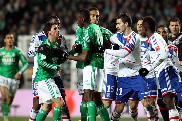 Lyon vươn lên vị trí thứ 3 nhờ chiến thắng 2-1 trước Saint-Etienne