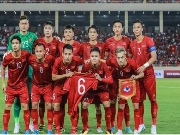 1 đội bóng đá bao nhiêu người trên sân
