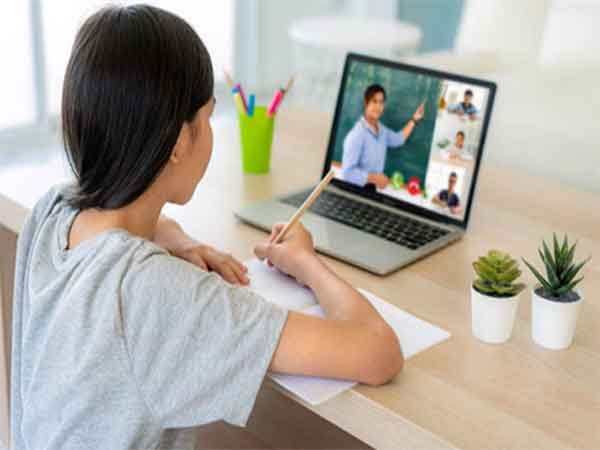 Dạy học trực tuyến là một cách kiếm tiền nhanh