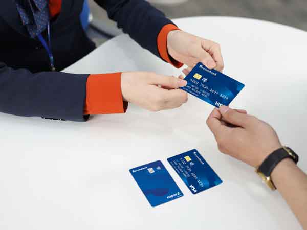 Khi mở thẻ tín dụng cần tuân thủ các thủ tục của ngân hàng