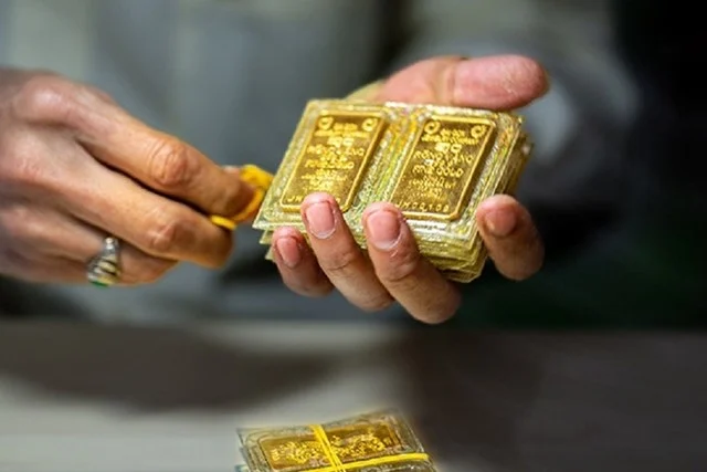 nên mua vàng ở đâu